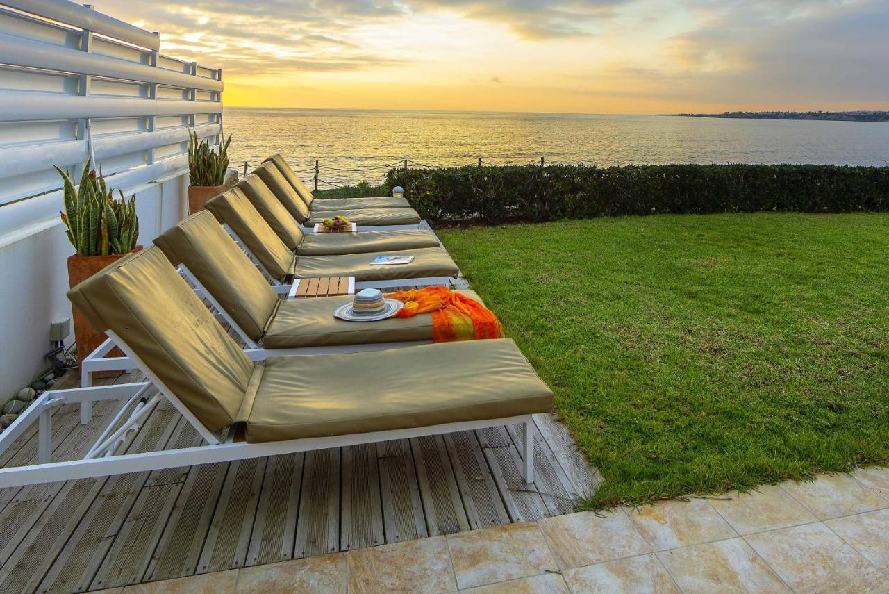 Blue Coral Beach Villas: Exclusive Oceanfront Retreat Coral Bay Exterior photo