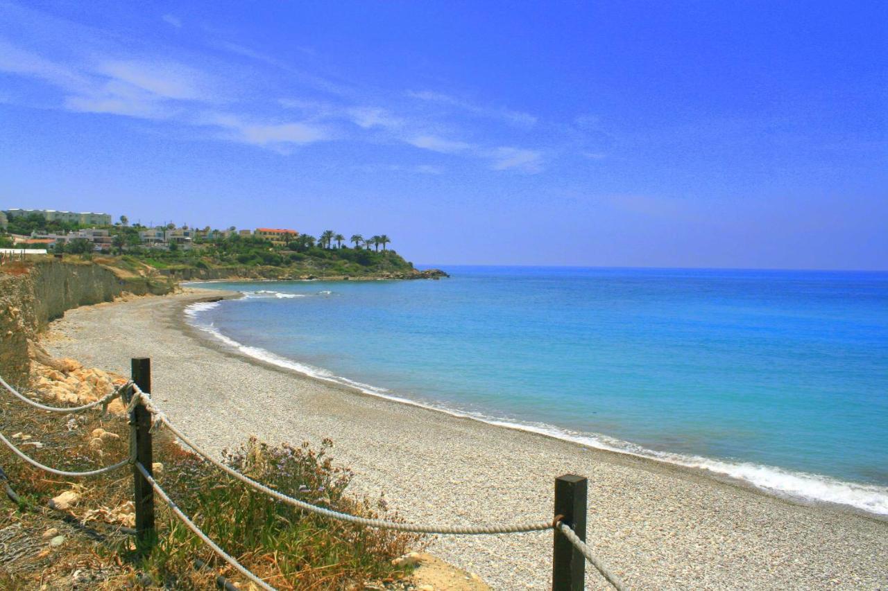 Blue Coral Beach Villas: Exclusive Oceanfront Retreat Coral Bay Exterior photo