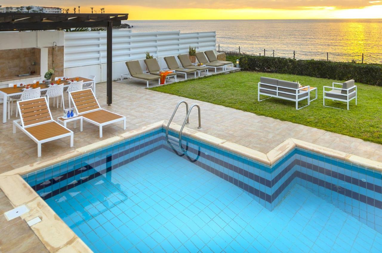 Blue Coral Beach Villas: Exclusive Oceanfront Retreat Coral Bay Exterior photo