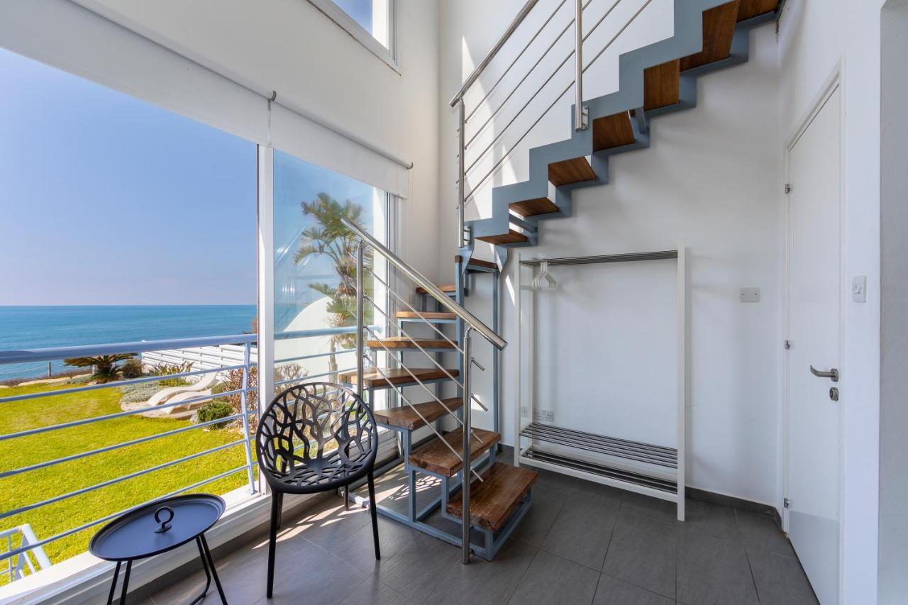 Blue Coral Beach Villas: Exclusive Oceanfront Retreat Coral Bay Exterior photo