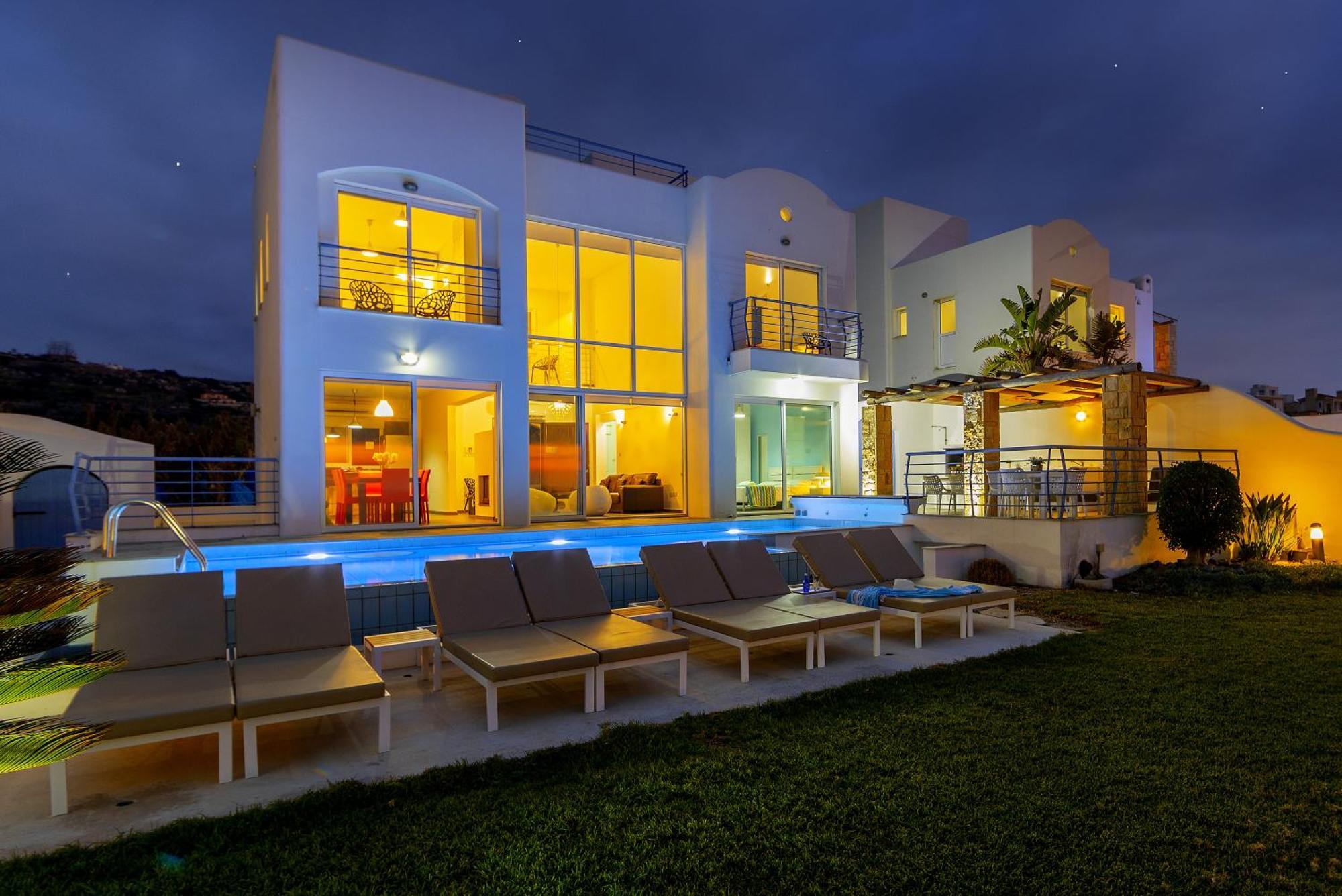 Blue Coral Beach Villas: Exclusive Oceanfront Retreat Coral Bay Exterior photo