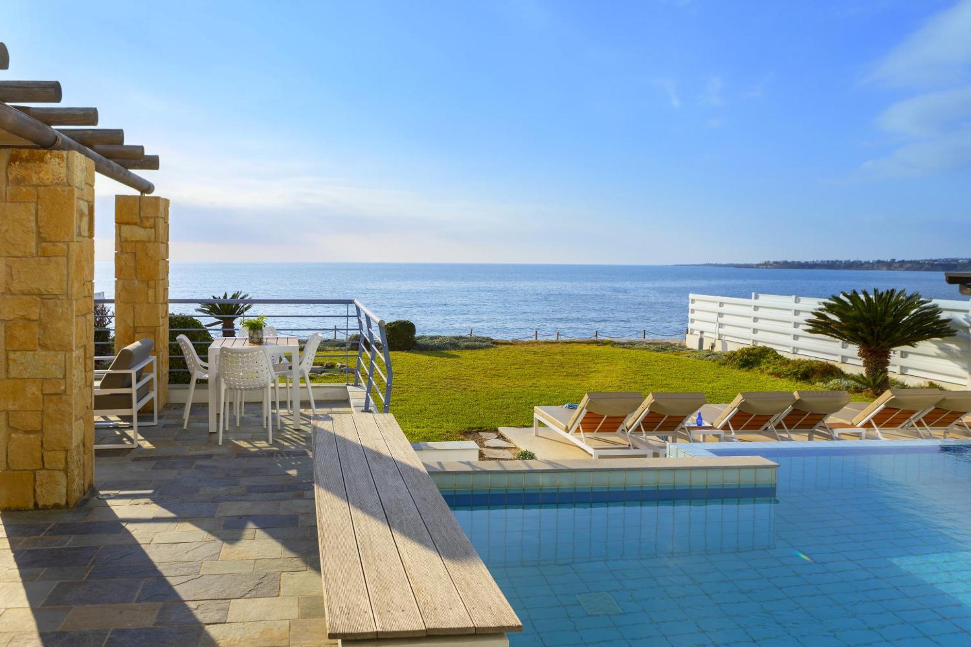 Blue Coral Beach Villas: Exclusive Oceanfront Retreat Coral Bay Exterior photo