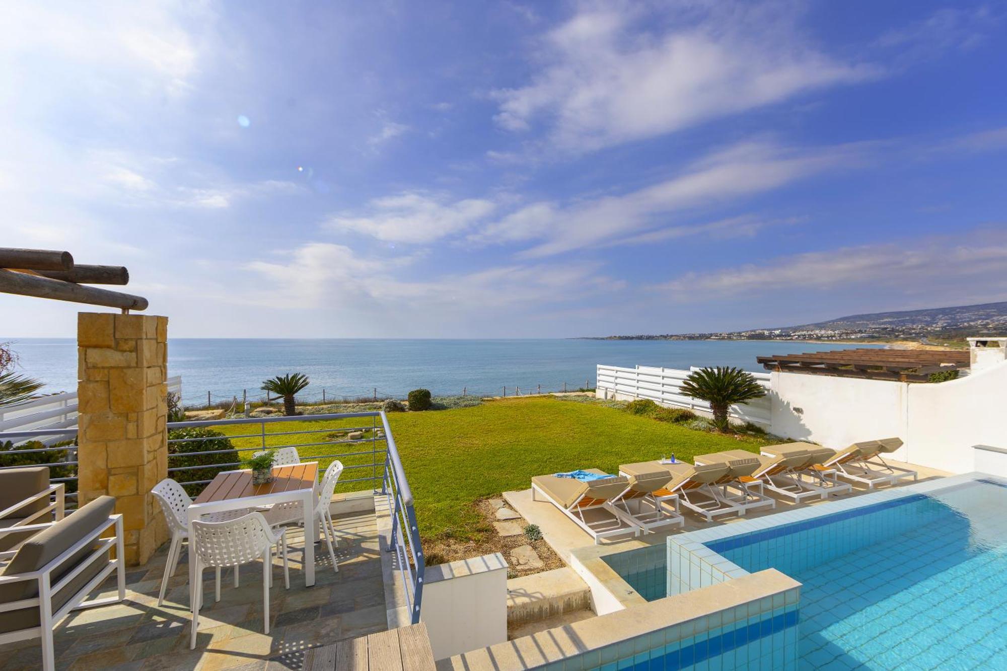 Blue Coral Beach Villas: Exclusive Oceanfront Retreat Coral Bay Exterior photo