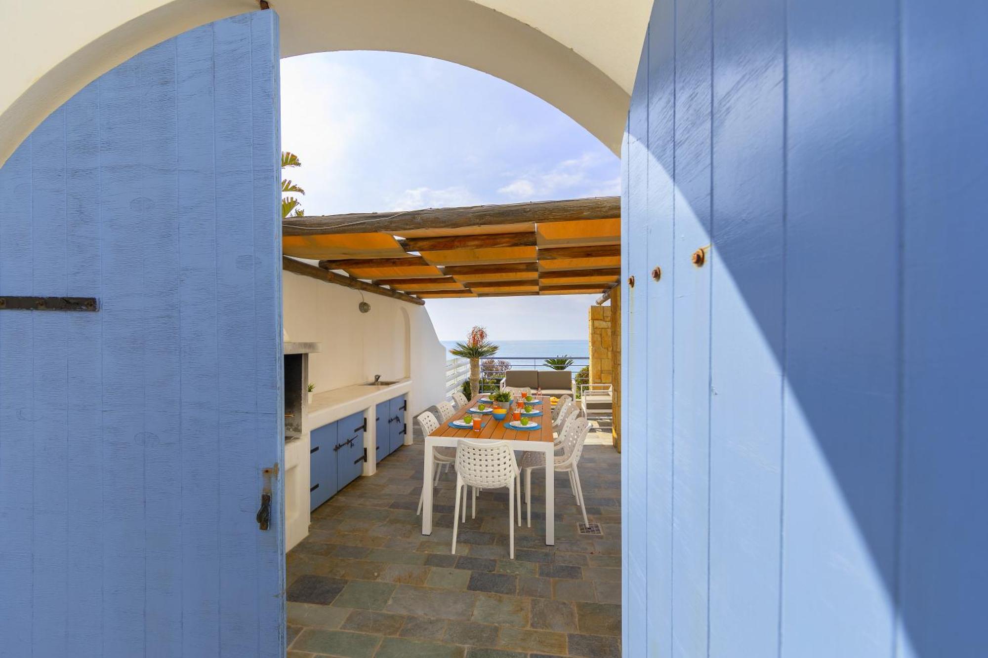 Blue Coral Beach Villas: Exclusive Oceanfront Retreat Coral Bay Exterior photo