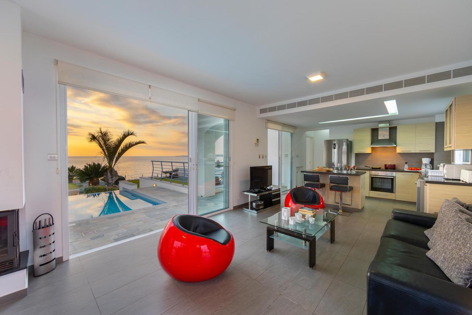 Blue Coral Beach Villas: Exclusive Oceanfront Retreat Coral Bay Exterior photo