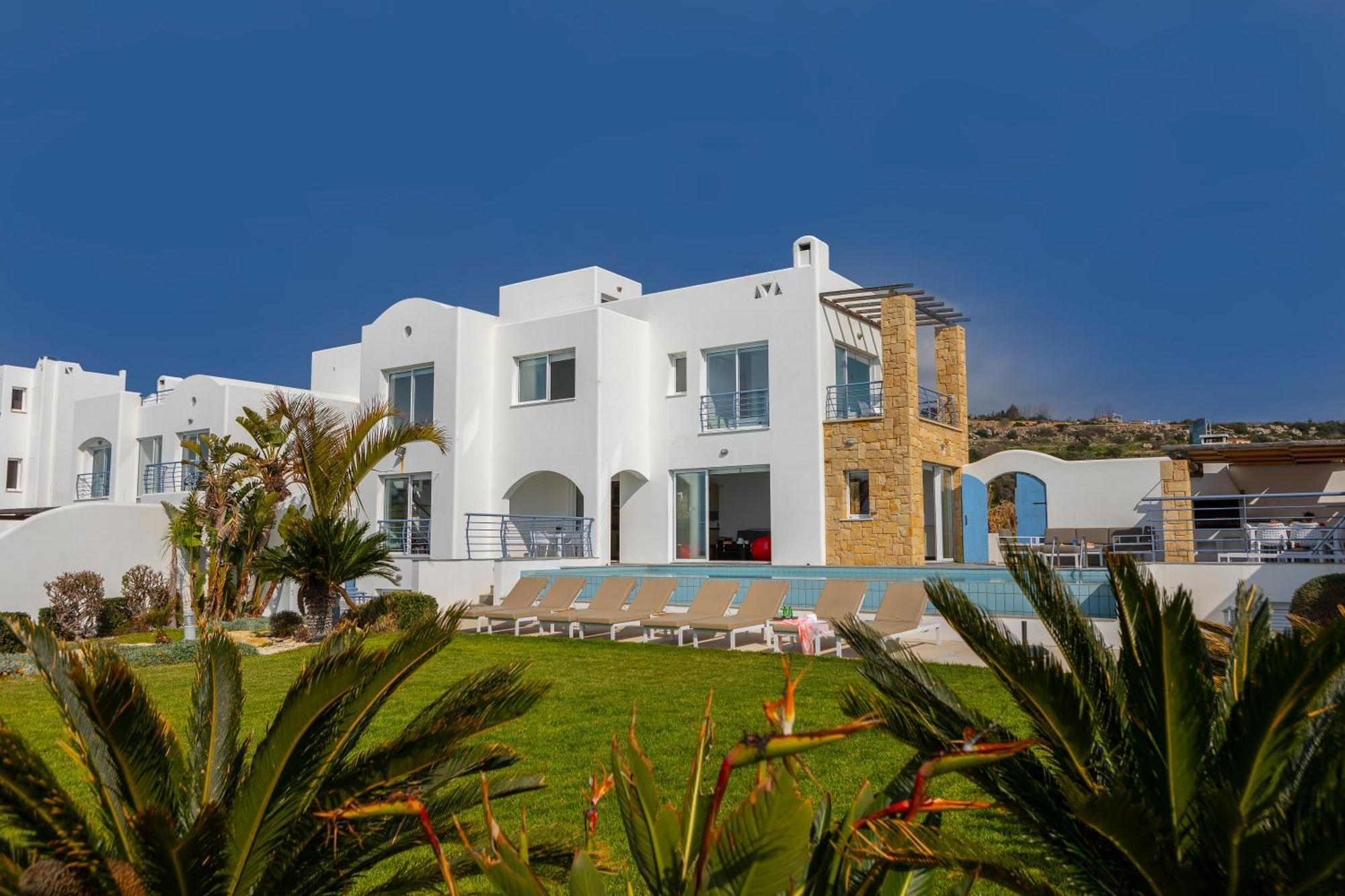 Blue Coral Beach Villas: Exclusive Oceanfront Retreat Coral Bay Exterior photo