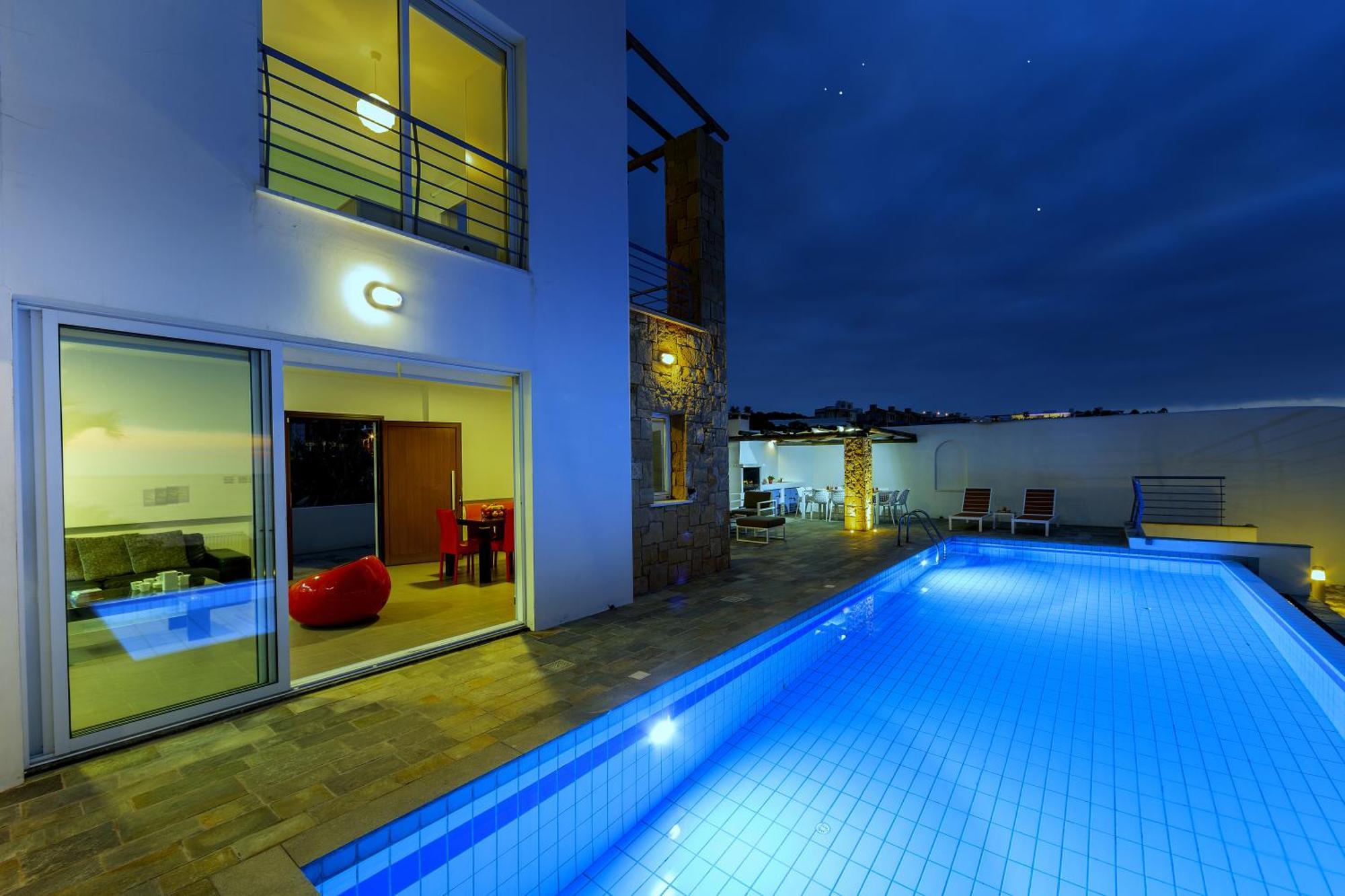 Blue Coral Beach Villas: Exclusive Oceanfront Retreat Coral Bay Exterior photo