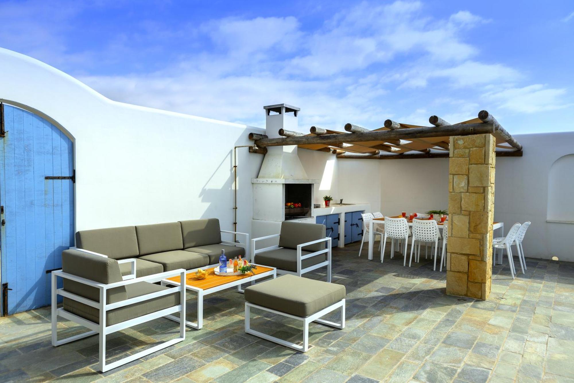 Blue Coral Beach Villas: Exclusive Oceanfront Retreat Coral Bay Exterior photo