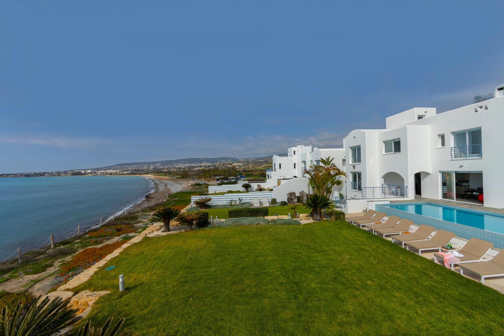 Blue Coral Beach Villas: Exclusive Oceanfront Retreat Coral Bay Exterior photo